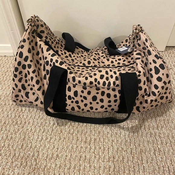 NWT Universal Thread Animal Print Duffel Bag - Picture 7 of 12